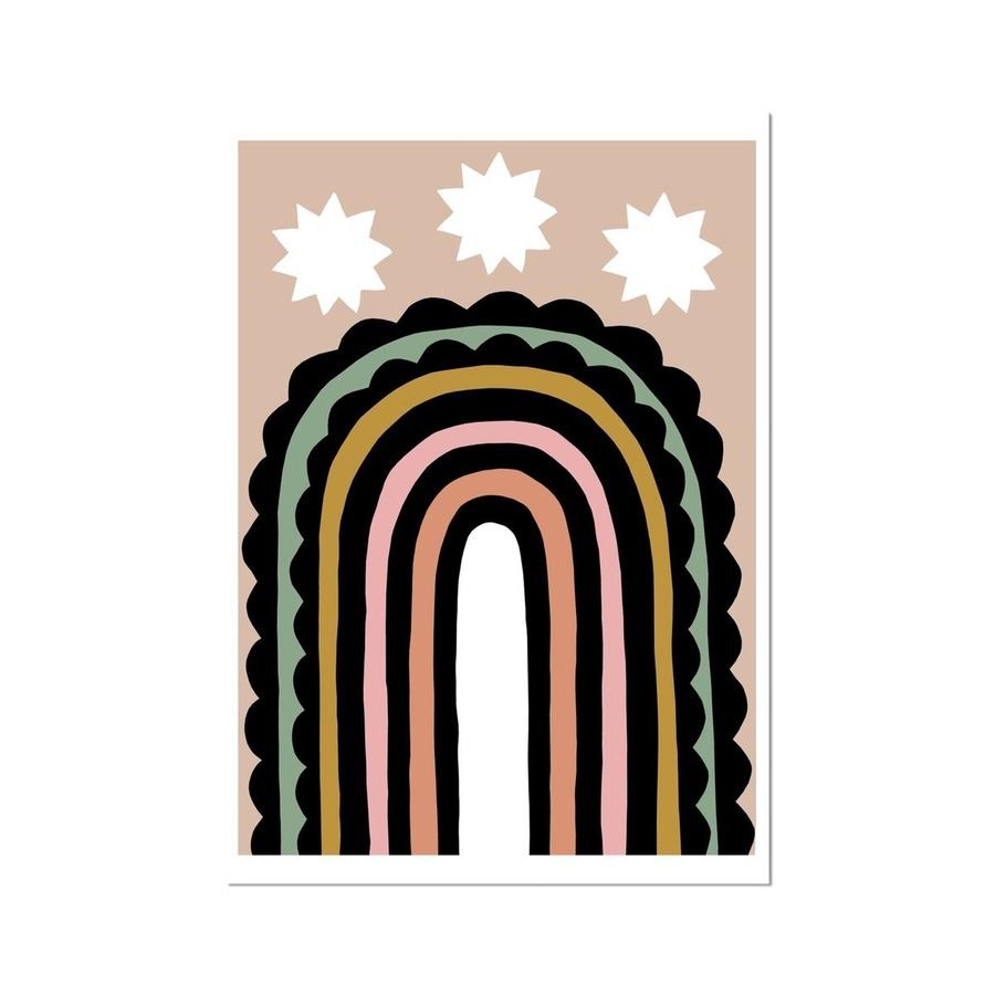 9d87a81c-0394-49cf-86f8-a7199f0ae33a_ca83cbe5-e639-45ea-9002-441272551997_900x Poster, abstrakter Regenbogen, Farben: Schwarz, Grün, Ocker, Rosa, Hintergrund Beige, drei weiße Sterne oben.