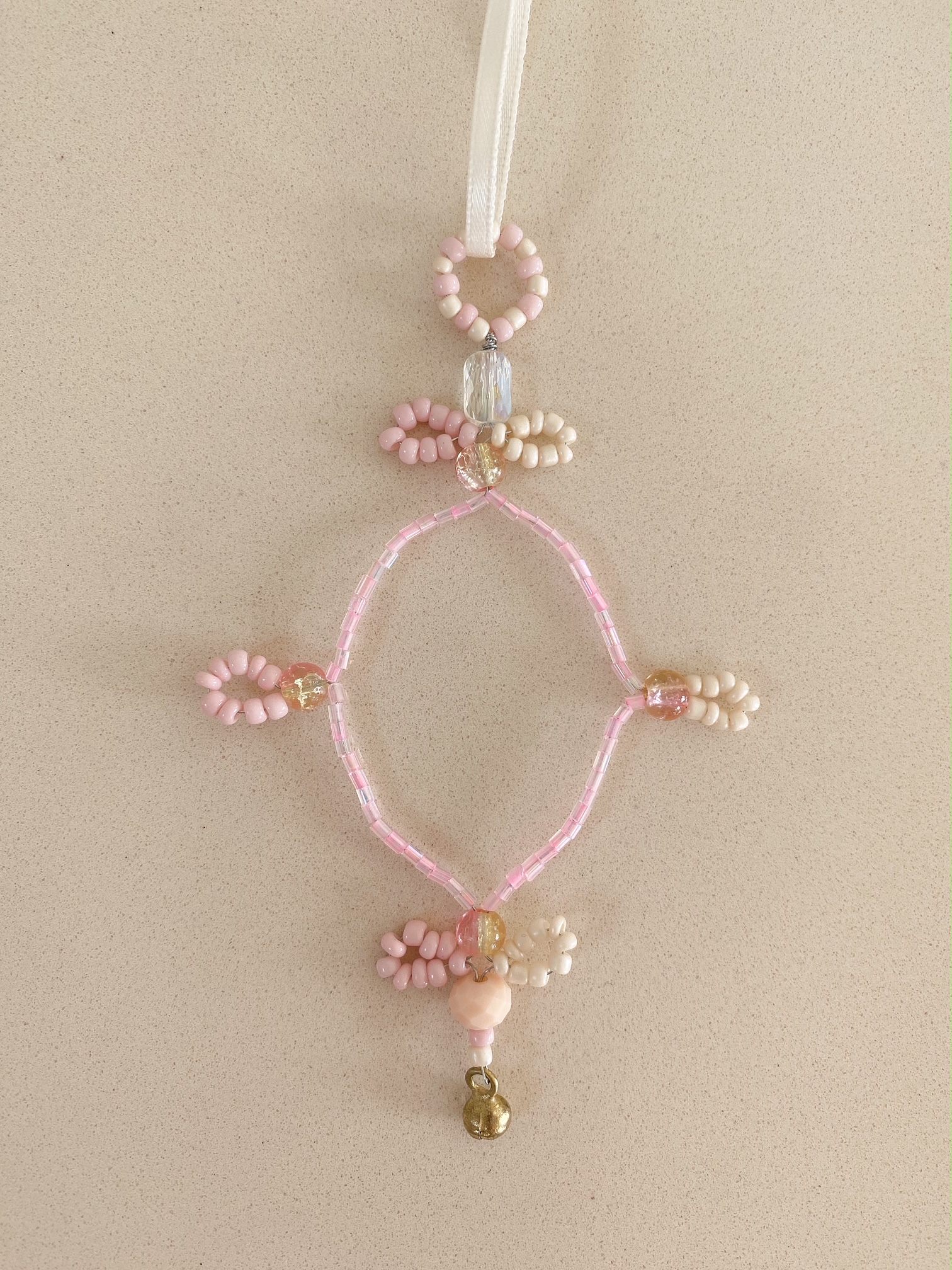 Anhänger aus Perlen rosa 