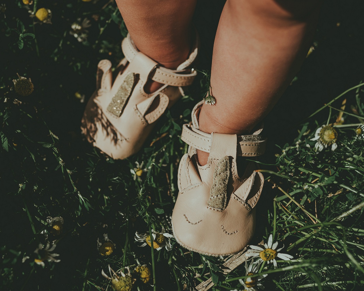 1003006_LE121_2 Babyschuhe, Leder, beige, Tiergesicht-Aufdruck, Ohren-Applikationen, Klettverschluss.