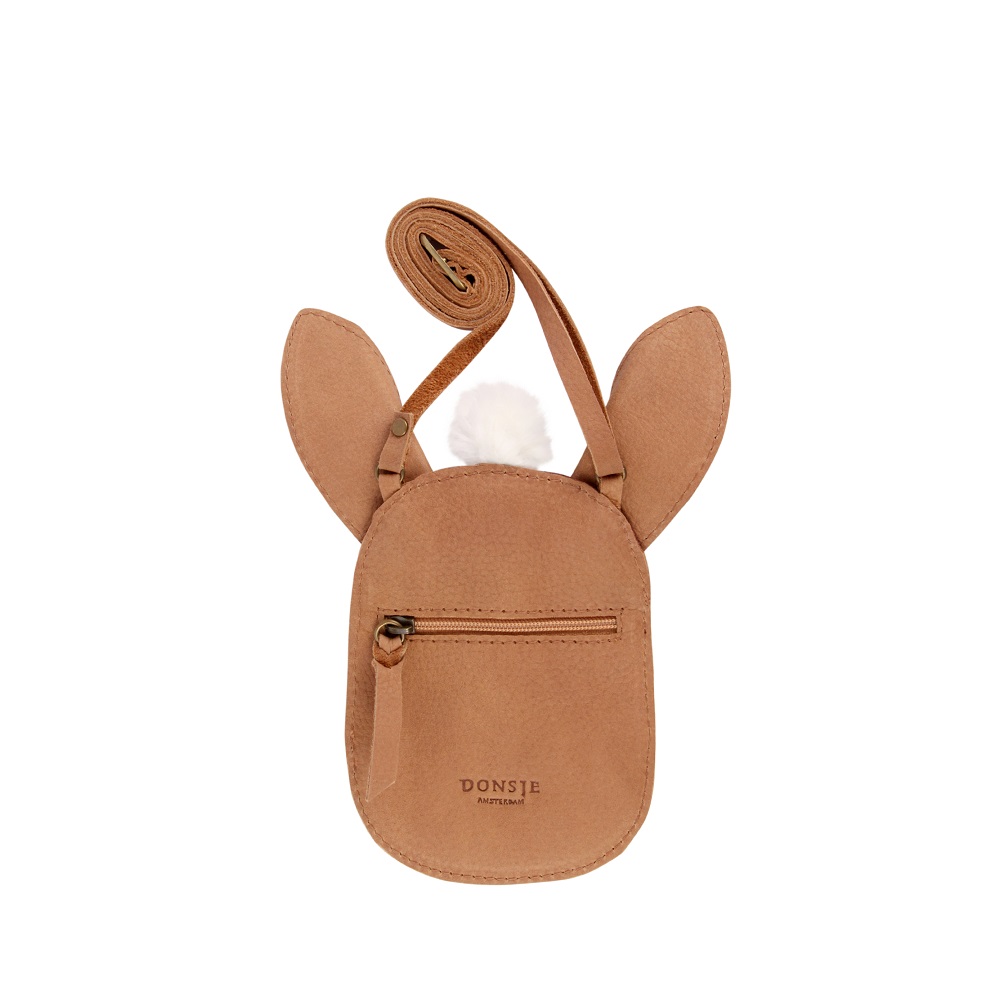 Britta-Purse-Winter-Donkey-03 Kinder-Rucksack, hellbraun, Hasenohren, weißer Pompon, Reißverschluss, Marke aufgedruckt.