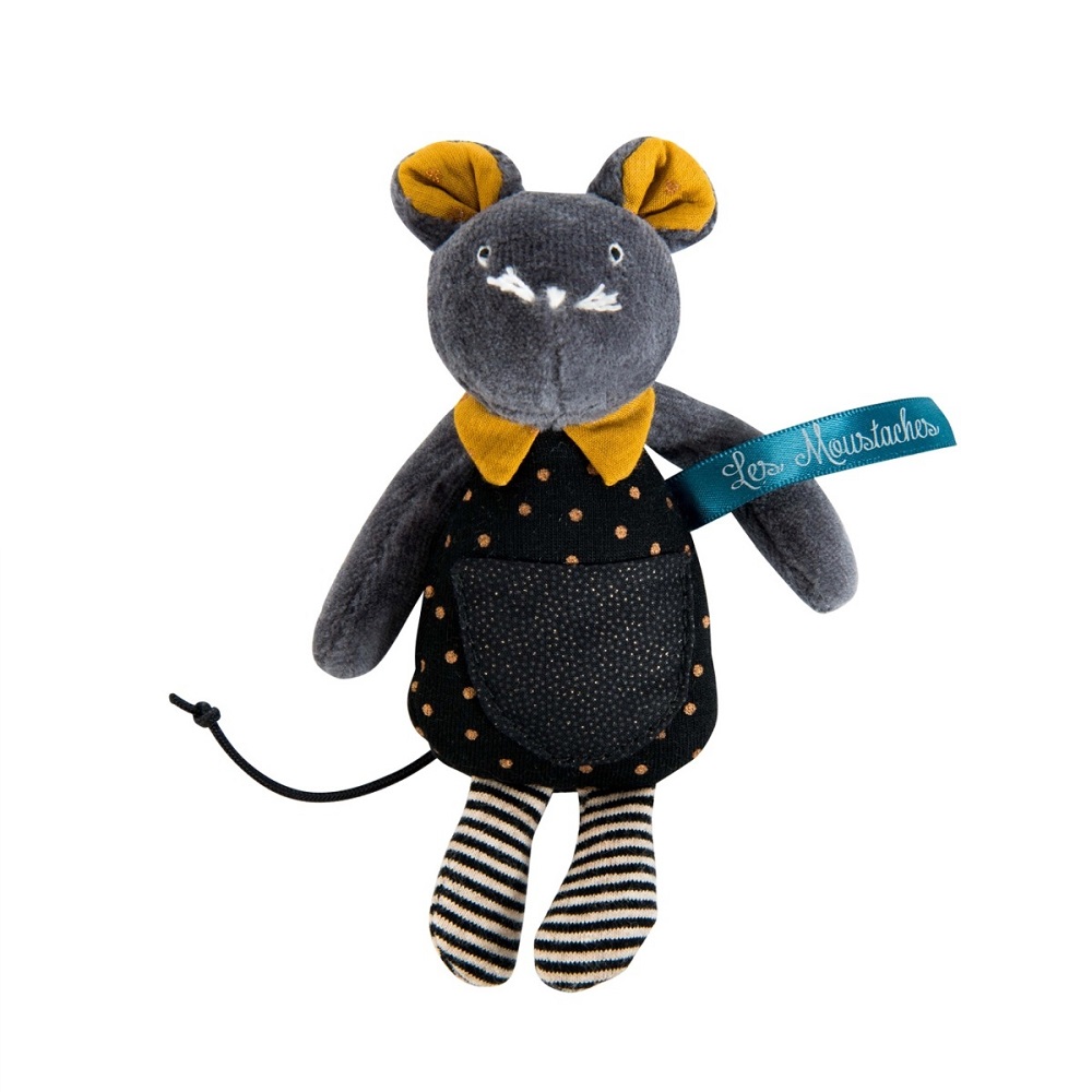 MR666004-Milchzahn-Maus-Les-Moustaches-3 Stofftier Maus, grau-schwarz, gelbe Details, gestreifte Beine, Knotenschwanz, blauer Label-Aufdruck "Les Moustaches", gepunktetes Kleid.