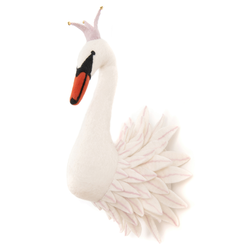 Cutout-Odette-Swan-Animal-Head-Side-View-2 Stofftier Tierkopf Schwan, weiß, rosa Krone, schwarzer Schnabel, orangefarbene Details.