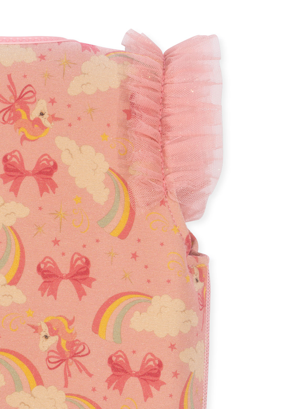 Rosa Kinderkleid, Einhorn- und Regenbogenmuster, Schleifenmotiv, Rüschenärmel, Sterne und Wolken.