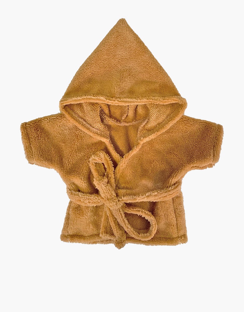 Collection-Minikane-poupee-gordis-nouveautes-automne-hiver-2021-peignoir-en-tissu-eponge-camel-packshot Kapuzentuch für Babys, Farbe Braun, Material Frottee, Gürtelverschluss, kurzärmlig.
