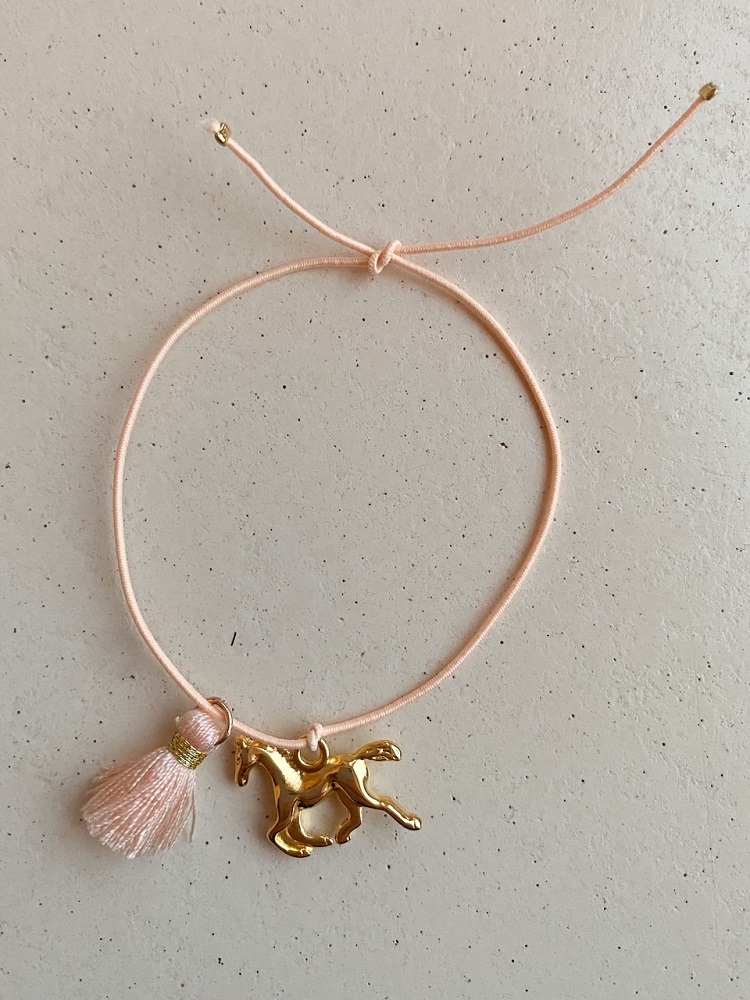 IMG_0608 Armband, rosafarbenes Band, goldener Pferdeanhänger, rosafarbene Quaste.