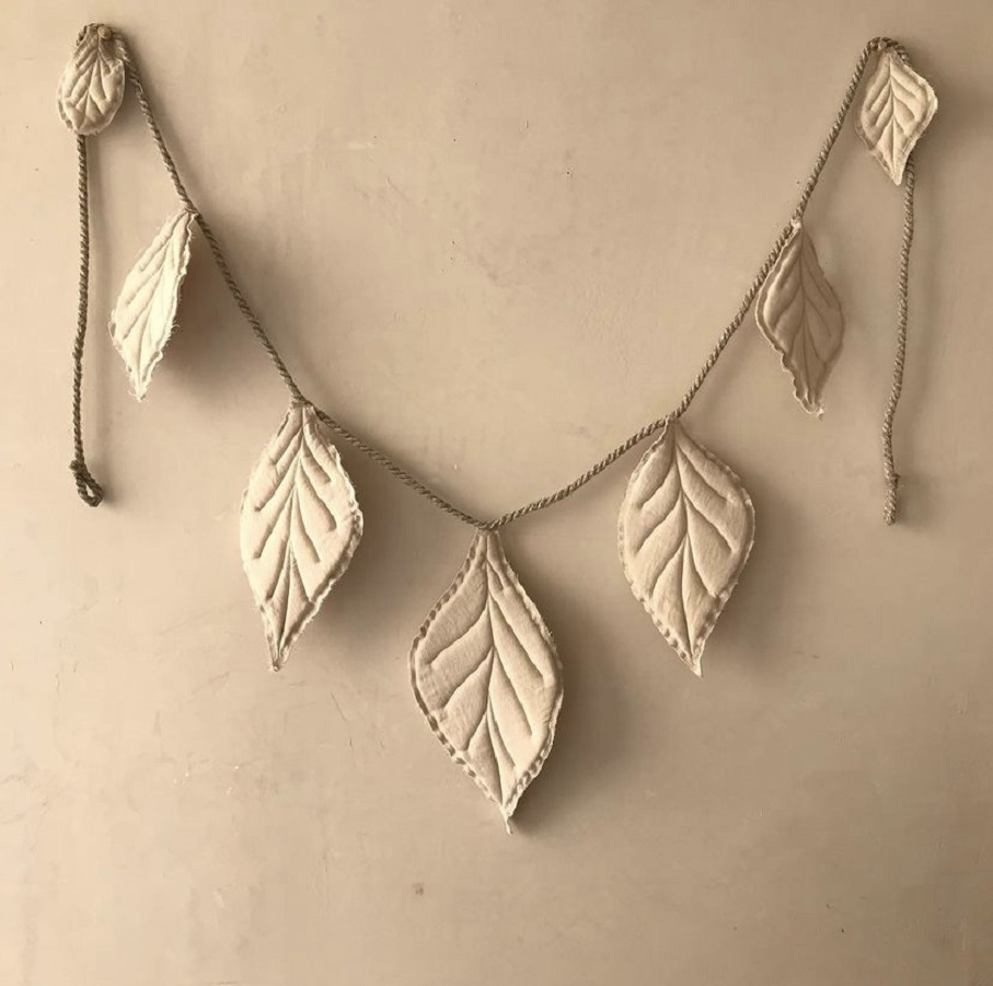 IMG_4478 Girlande, beige, Blattdesign, textile Blätter an Kordel.