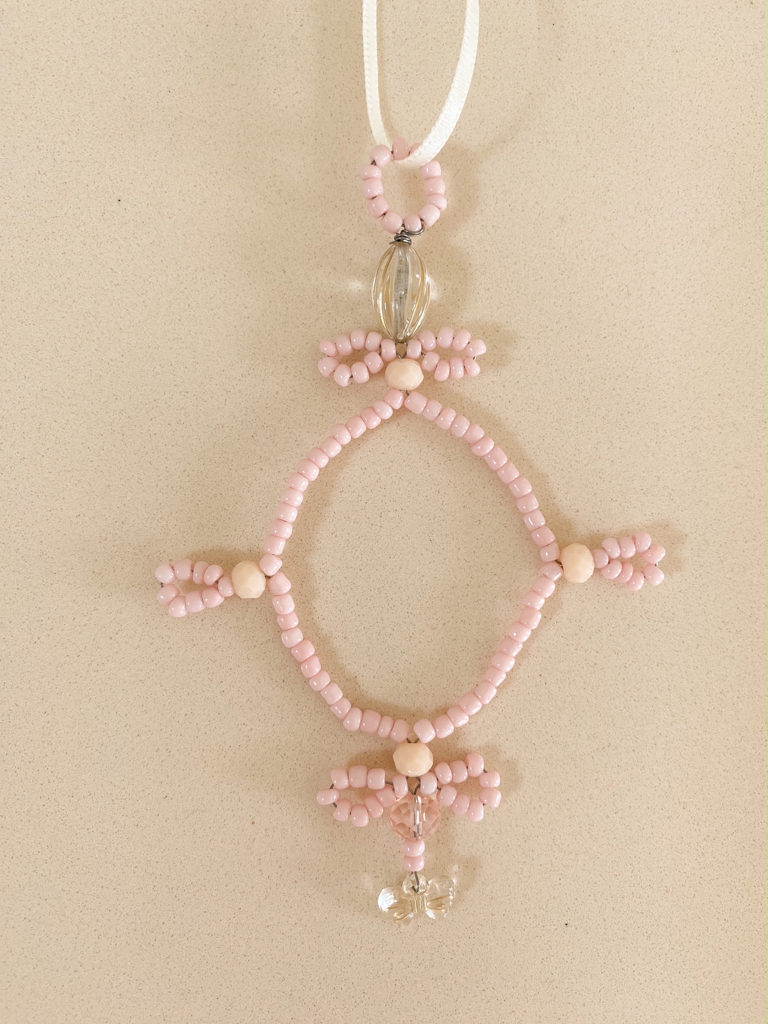 Anhänger aus Perlen rosa