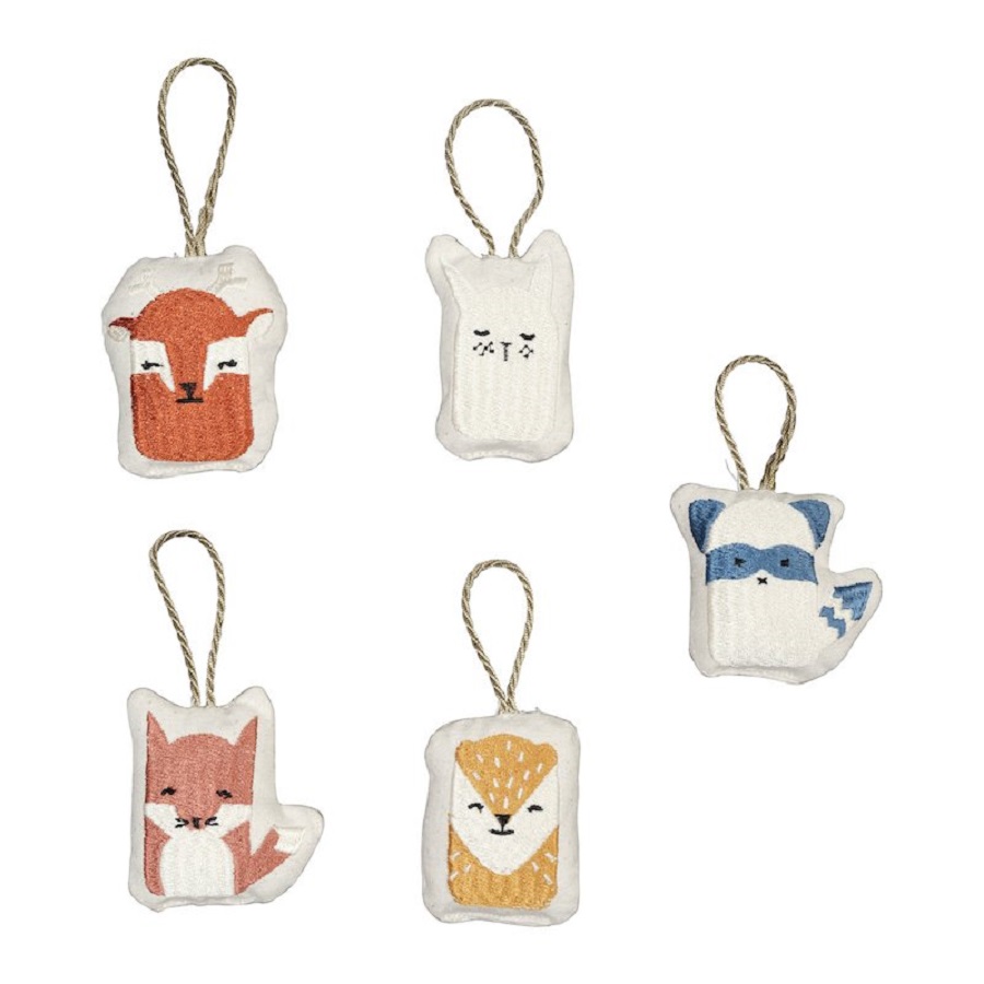 FBL20Ornaments20Hanging20Woodland20Animals20120 Katzen-Spielzeugset, fünf Stoffanhänger, Tierdesigns: Fuchs, Katze, Waschbär, Bär, Kaninchen; Farben: orange, weiß, blau; Aufhänger aus Naturseil.