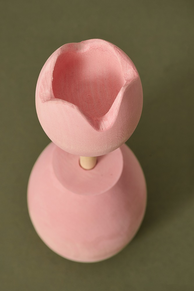 200904_Raduga_Grez_campaign5296 Keramikvase, rosa, matte Oberfläche, moderne Form, runder Körper, schalenförmiger Halsabschluss.