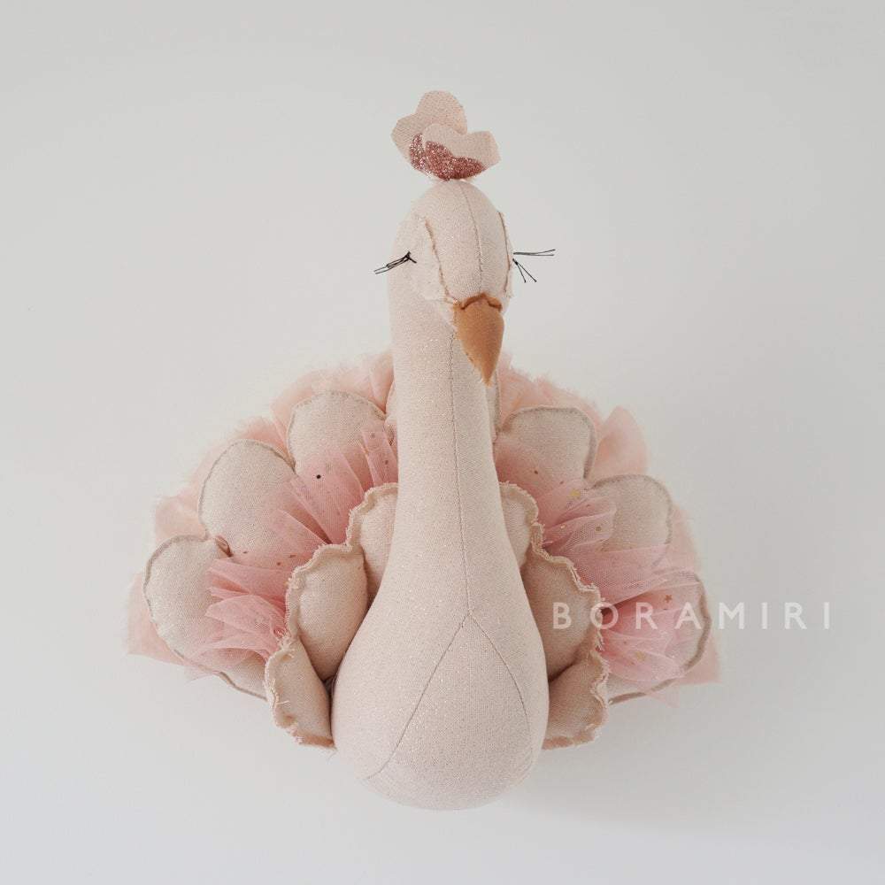 paonrv_2_web_2_1024x1024-2x Stofftier Pfau, cremefarben, rosa Tüllfedern, Krone.