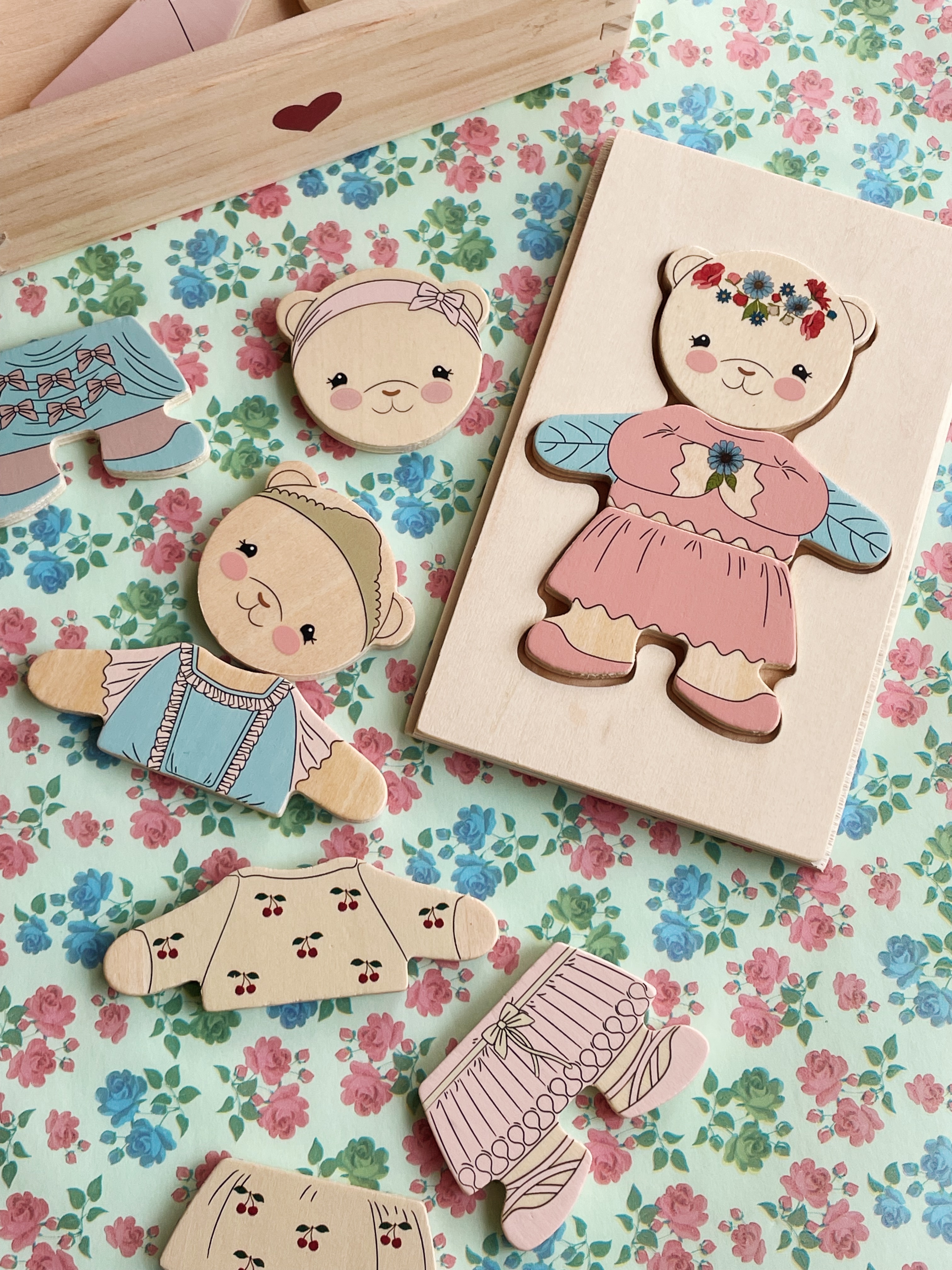 Teddy Dress Up Puzzle dusty pink