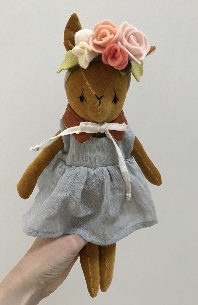 Small Velvet fawn with flowercrown