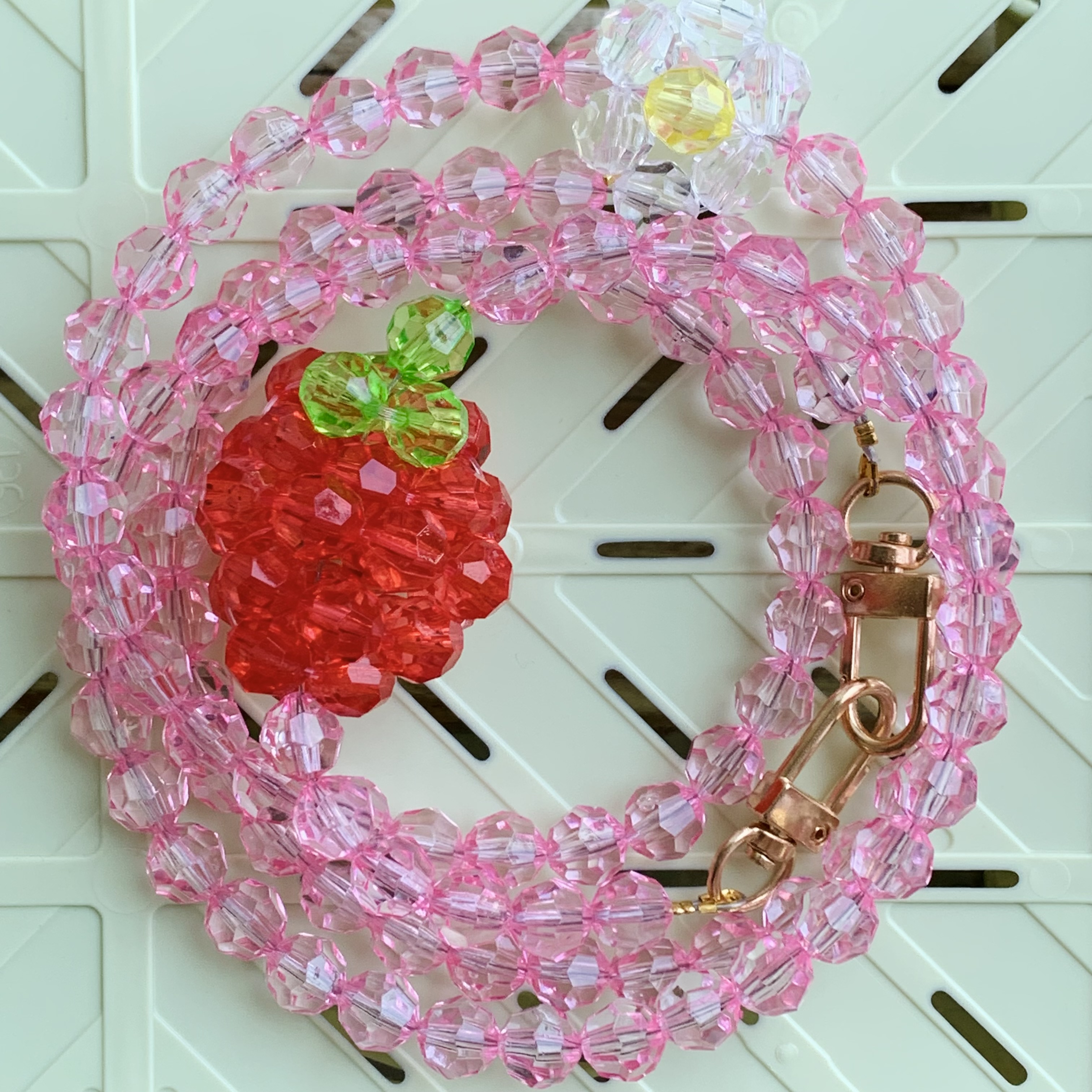 Handykette mit Erdbeere