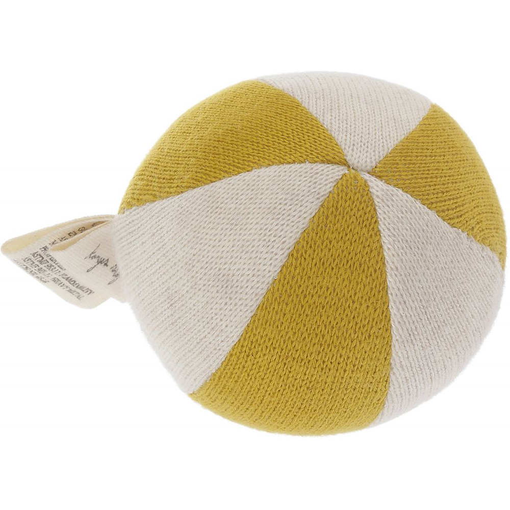 KS1185-MUSTARD-Main Strickball, gelb-weiß gestreift, Stoffetikett an der Seite.
