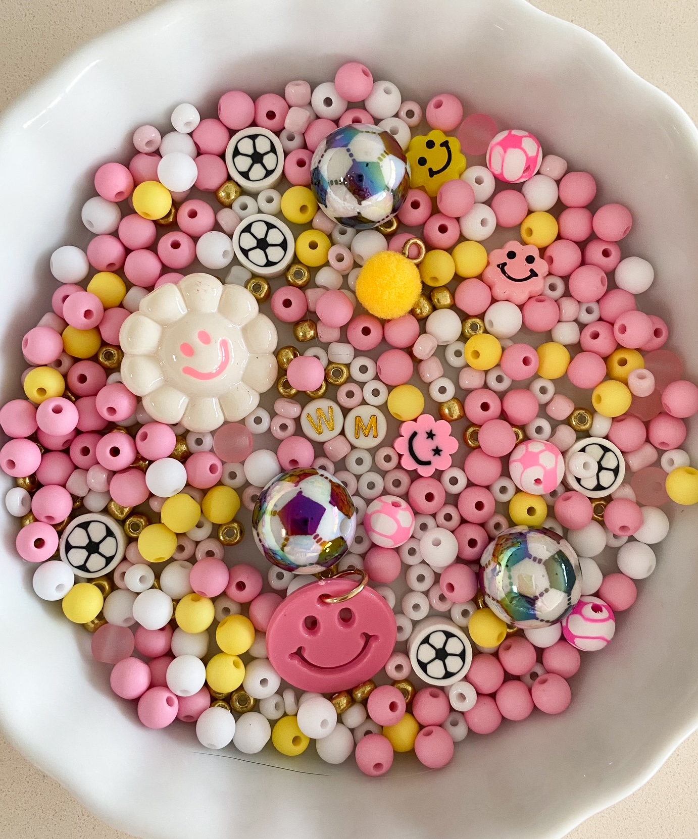 Perlenmix WM Fussball rosa