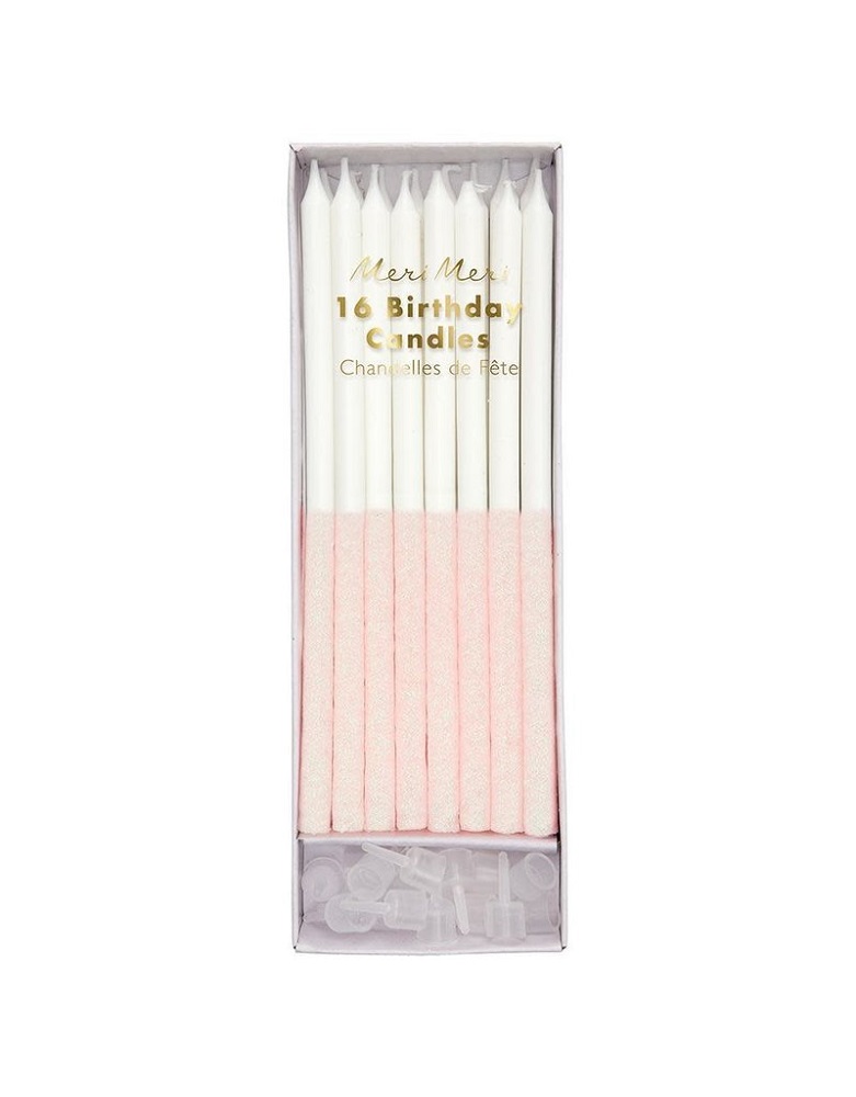 meri-meri-blush-pink-glitter-dipped-birthday-candl Kerzen, weiß mit rosa Glitzer, 16 Stück, inkl. Halterungen, Verpackung mit Aufschrift.