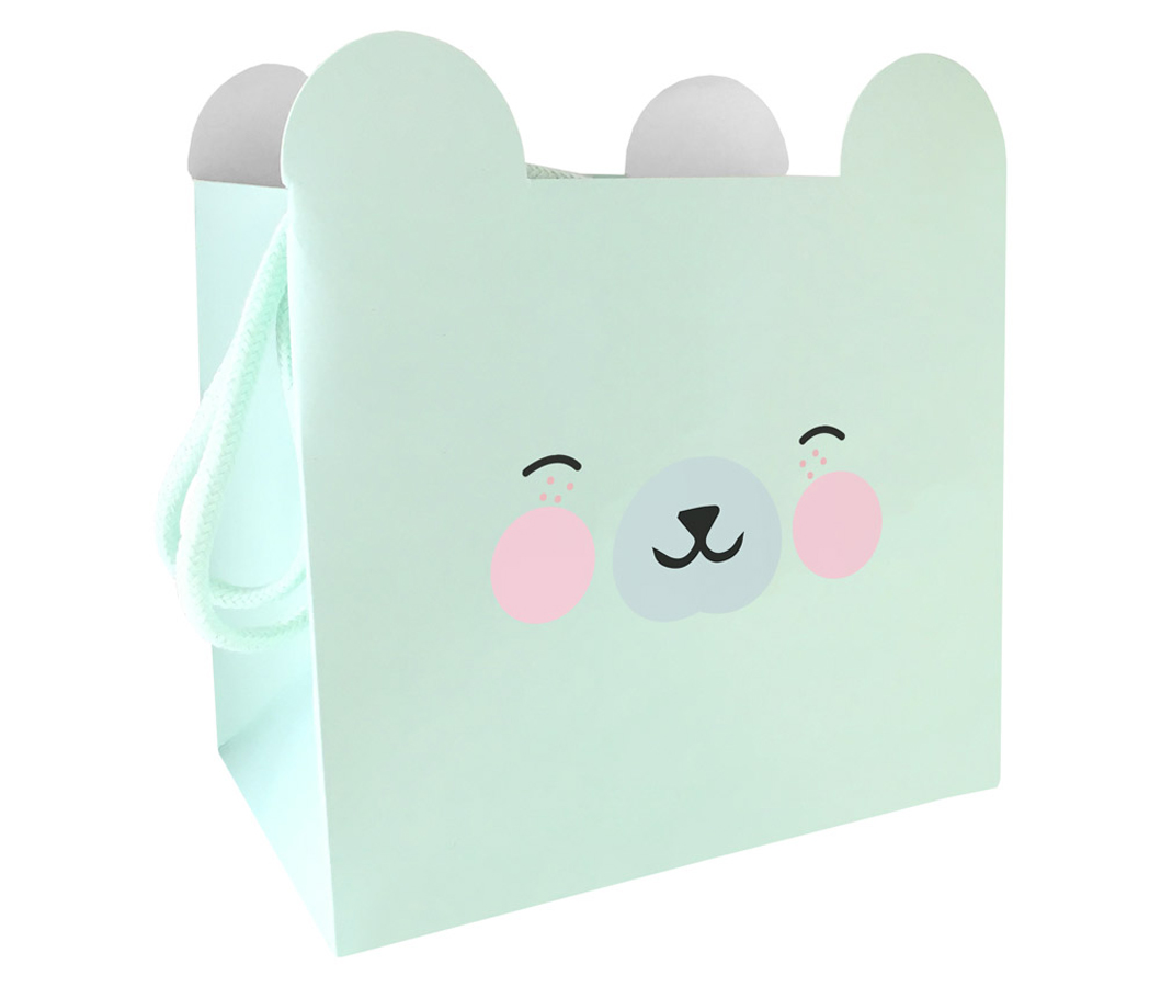 favor-bag-polar Geschenktüte, hellgrün, Bärenmotiv, runde Bärenohren, rosa Bäckchen, geschlossene Augen, weiße Kordelgriffe.