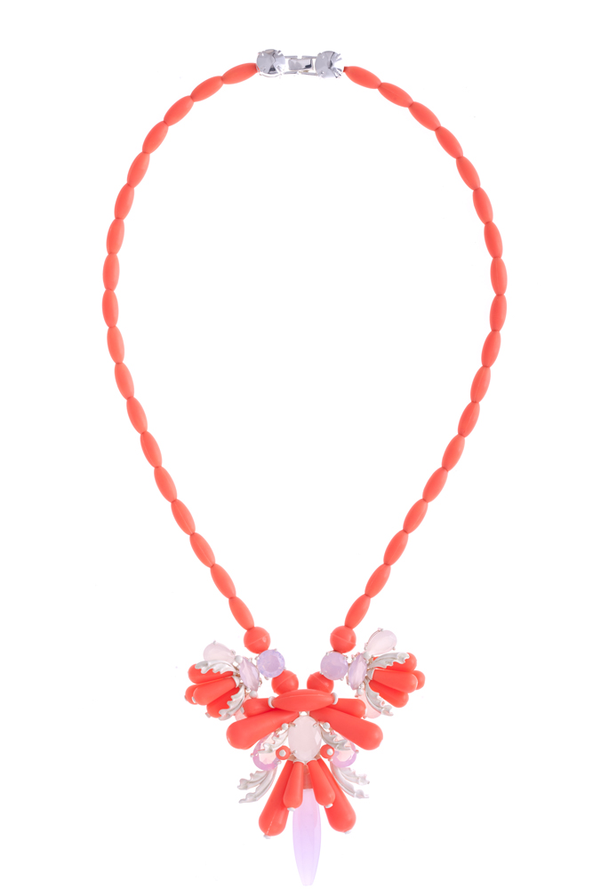 EKJEWSS15_SN021 Halskette, orange, Perlen, auffälliger Anhänger in Rot- und Violetttönen, verschiedene Formen und Edelsteine.