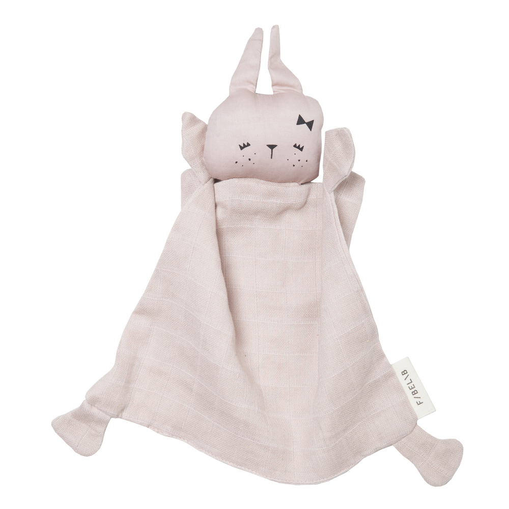 A-cuddle-bunny Stofftier aus Stoff, hellrosa, Kaninchenform, Gesicht mit Augen und Nase aufgedruckt, Schleife auf linkem Ohr, weiches Material.