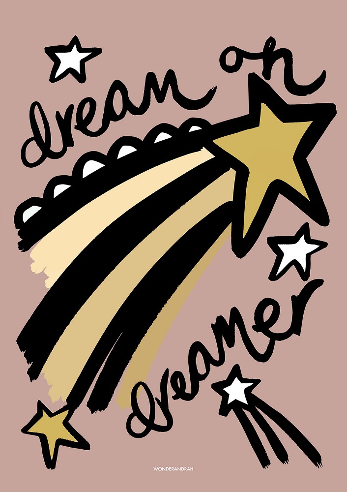 dreamerpinklowres5d7a112ee4ba7 Poster, Hintergrund rosa, Aufschrift "dream on dreamer", goldene und weiße Sterne, schwarze Linien und Konturen.